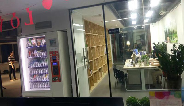 在寫字樓擺放飲料零食自動(dòng)售貨機(jī)能掙到錢嗎？